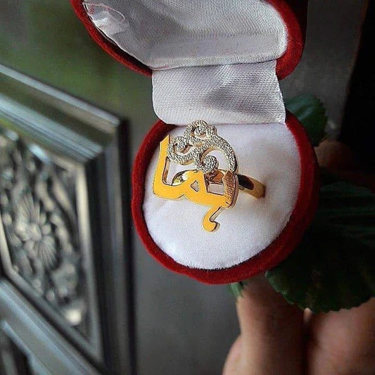 Royal Script Ring – Personalized Name in Artistic Calligraphy